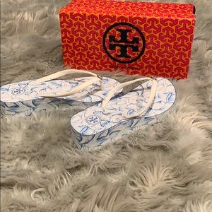 AUTHENTIC TORY BURCH HEELED FLIP FLOPS! 🌊